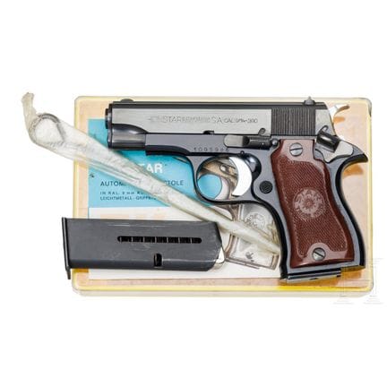 A Star Mod. DK，带原装盒  
口径 9mm Browning K，编号 1095986