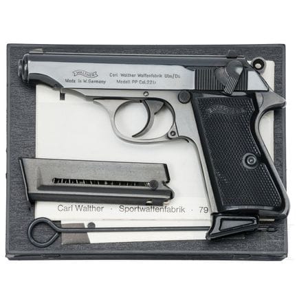Un Walther (Ulm) modèle PP, dans sa boîte  
Calibr