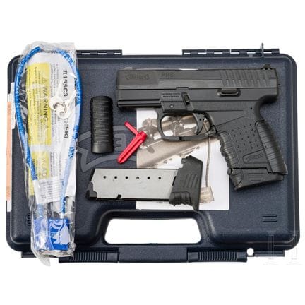 Un Walther modèle PPS, dans son étui  
Calibre .40