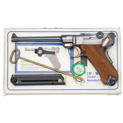 Un Mauser modèle Parabellum, dans son coffret, 197