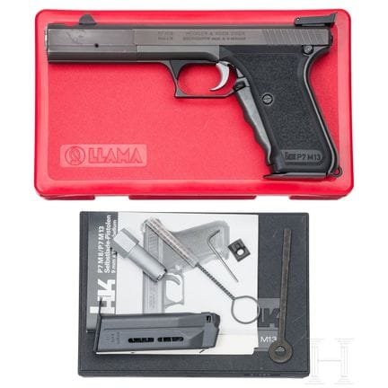 一把赫克勒&amp;科赫P7M13型手枪，附配件  
口径9毫米鲁格，编号81399，光面多边形枪管