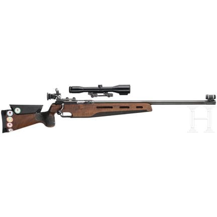 安舒茨1807型步枪，配有瞄准孔和弗兰科尼亚瞄准镜  
口径 .22lr，编号 209065，编号一