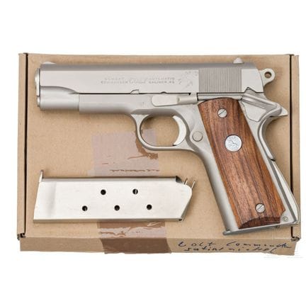 Un Colt modèle Combat Commander  
Calibre .45 Auto