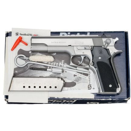 史密斯威森（Smith &amp; Wesson）Mod. 645  
口径 .45Auto，编号 