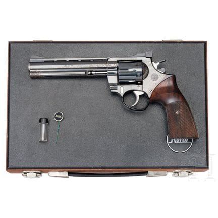 A Korth 33xxx系列“Sport”型  
口径 .22lr，编号 33082，编号一致。枪