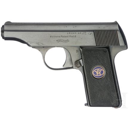 Un Walther modèle 8  
Calibre 6,35 mm Browning, n°
