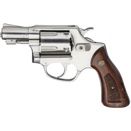 巴西 - 罗西（Rossi）68型  
口径 .38 Special，编号 W 035626，枪管表