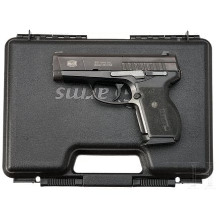 Un Mauser - SIG M2, dans son étui  
Calibre .45 Au