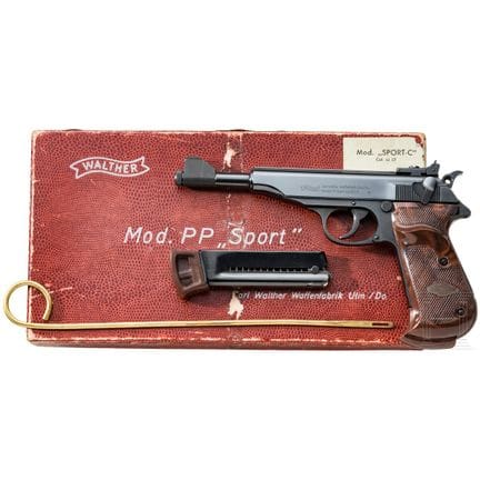 Un Walther PP Sport, dans sa boîte  
Calibre .22lr