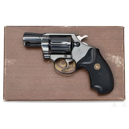 Un Colt Detective Special, dans sa boîte  
Calibre