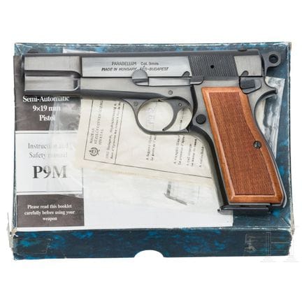 Un FEG modèle P9M  
Calibre 9 mm Luger, n° L88321,