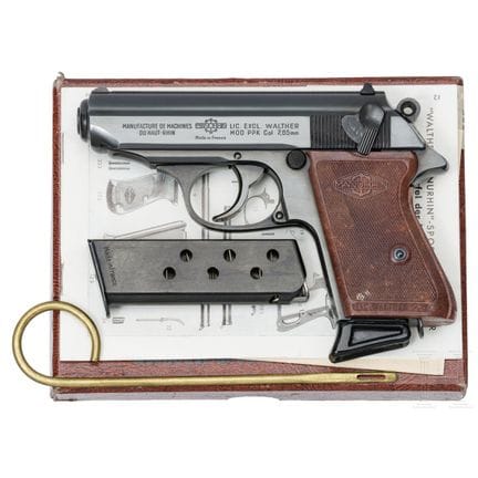 Un Walther-Manurhin modèle PPK, dans sa boîte  
Ca