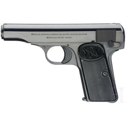 FN 1910型  
口径7.65毫米布朗宁，编号676090，编号一致。光面枪管。七发弹匣。 经比