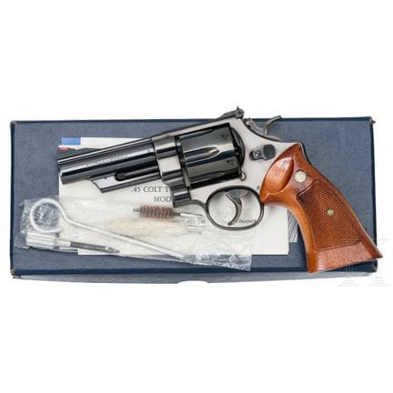 史密斯-韦森 Mod. 25-5  
口径 .45科尔特，编号 N735480，光面枪管，长4英寸。