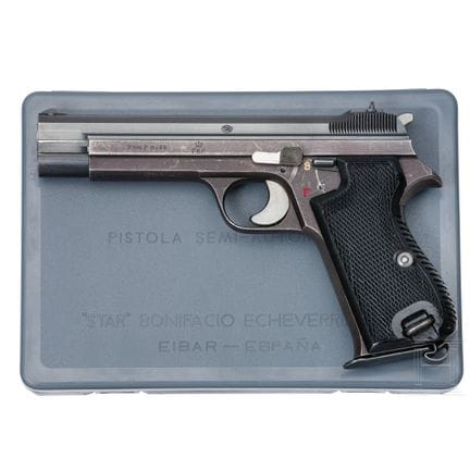 Una SIG P 210 m/49 «FKF»  
Calibre 9 mm Luger, n.º
