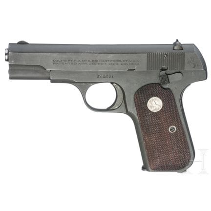 一把1903型无击锤柯尔特手枪（美国陆军）  
口径7.65毫米布朗宁，编号563021，编号一致。