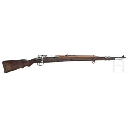 拉科鲁尼亚 98/43型  
口径 8x57JS，编号 M9920，编号不一致。 枪管表面略显粗糙，