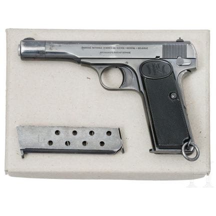 FN Browning Mod. 1922  
Calibre 7,65 mm Browning, 