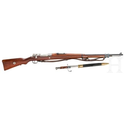 Un DWM Mod. 1908  
Calibre 7x57, n.º B 5028, con e