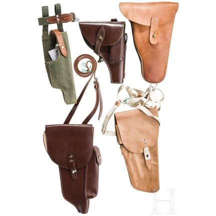 Cinque fondine per pistola  
Una fondina per Tokar