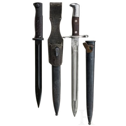 Due baionette  
1x Svizzera, Schmidt-Rubin M 1889.