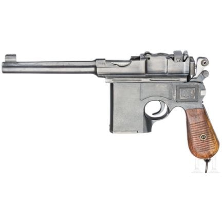 Una Shansei Arsenal C96, con culata  
Calibre .45 