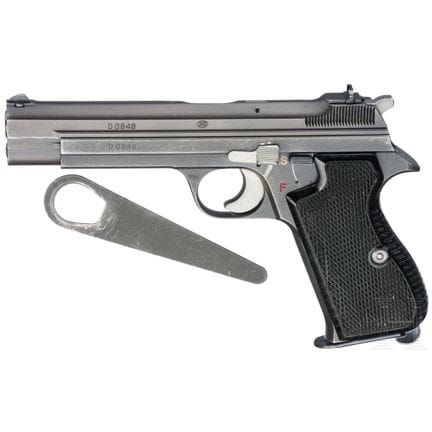 A SIG P 210-4, BGS (Border Police)  
Kal. 9mmLuger