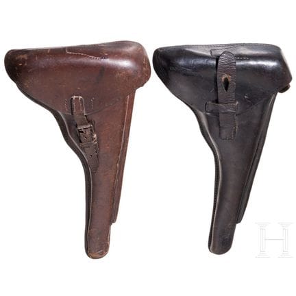 Due fondine per le Luger dell’artiglieria  
Una fo