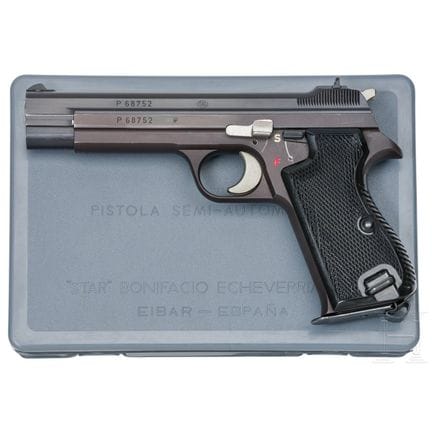 SIG P 210-2  
口径 7.65 毫米鲁格，编号 P68752，编号一致。光面枪管，长度 