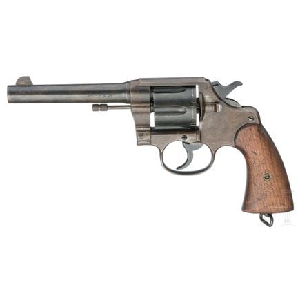 一把1917型柯尔特新式手枪（美军版）  
口径：.45自动，编号208262，编号一致。枪管略显哑
