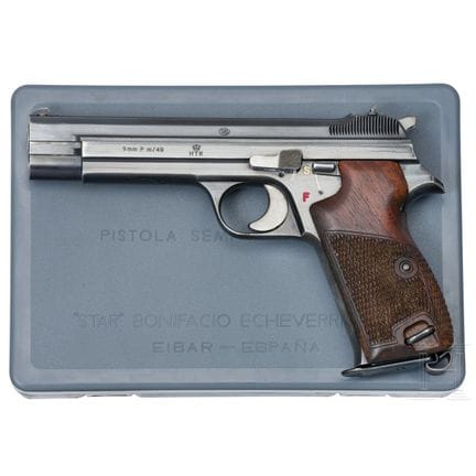 Una SIG P 210 HTK «m/49»  
Calibre 9 mm Luger, n.º