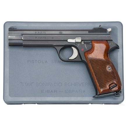 A SIG P 210-2  
口径 7.65 毫米鲁格，编号 P74515，编号一致。光面枪管。八