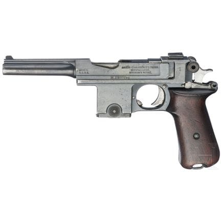 Una Pieper, modelo M1910/21 Bergmann  
Calibre 9 m