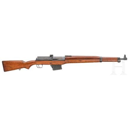 Un rifle semiautomático Hakim, modelo 42/49  
Cali