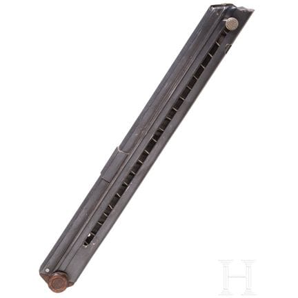 一款适用于瑞士帕拉贝鲁姆1900/1906型手枪的实验性弹匣  
容量16发，金属材质，黑化处理，弹