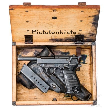 Una Spreewerk mod. P 38, codice "cyq", con fondina