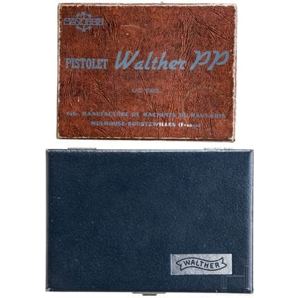 Una scatola di cartone Walther e un cofanetto da e