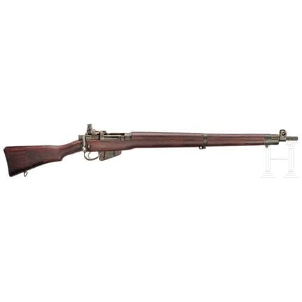 Un Enfield Long Branch, modelo n.º 4, Mark 1*  
Ca
