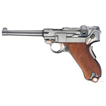 一把DWM鲁格1900/06型手枪，第一款  
口径7.65毫米鲁格，编号7921，编号一致，含握把