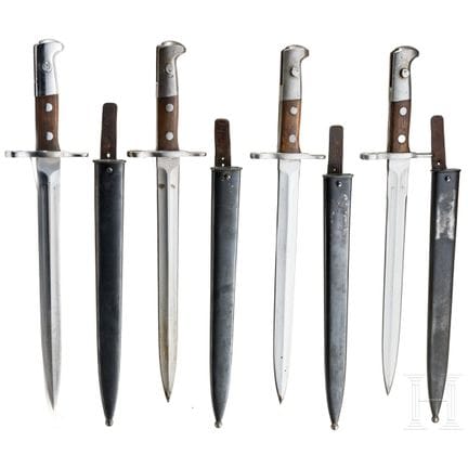 Quattro baionette svizzere K 31  
Baionette K31 co