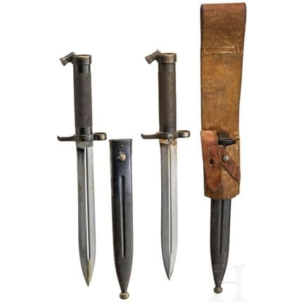 Due baionette svedesi mod. 1896  
complete di fode