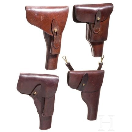 四款英国枪套  
1个适用于柯尔特.38手枪（1902型），采用厚实的棕色牛皮制成，缝线完好，有轻微