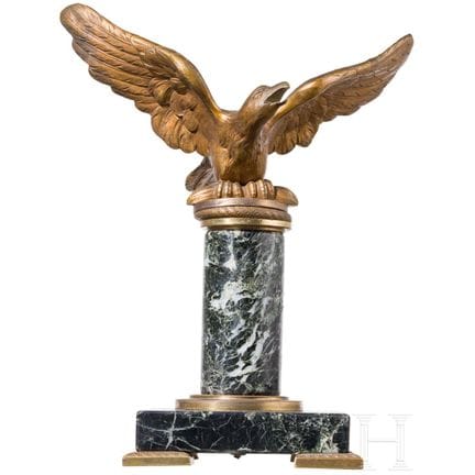 A bronze table eagle, circa 1900  
Massiver vollpl