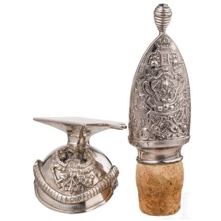 Due elmetti in argento in miniatura, 1900 circa  
