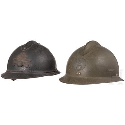 Dos cascos Adrian, de la Primera Guerra Mundial y 
