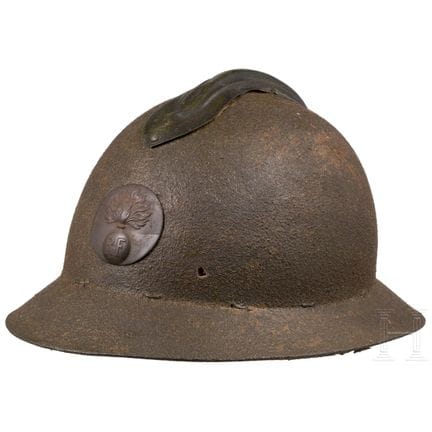 Un casco de desfile ligero para oficiales del Ejér
