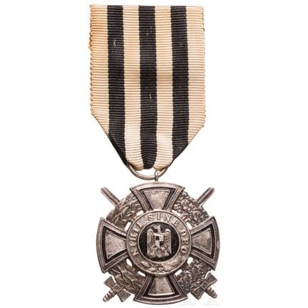 Ordre roumain de la Maison royale, Croix du mérite