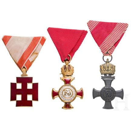 Trois récompenses autrichiennes  
Croix d'or du Mé