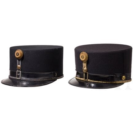 Dos gorras para oficiales del Ejército austrohúnga