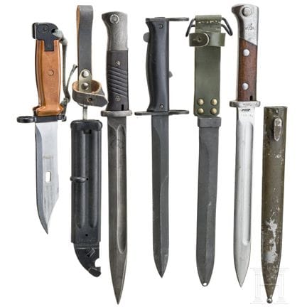 A bayonet WZ 24  
Blanke Rückenklinge mit Punzieru